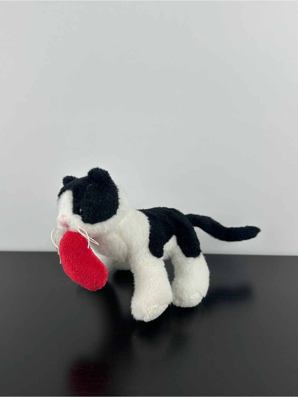 Ganz Rare Soft Spots Black White Kitty Cat Red Heart 5” Plush Sound Doesn’t Work